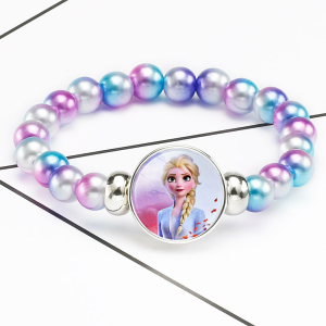 Pulsera de perlas rosas y azules con la imagen de Elsa, la Reina de las Nieves