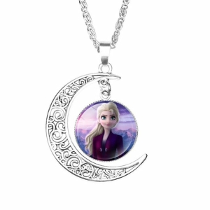 Collar de plata con colgante de luna y retrato de Elsa la Reina de las Nieves con vestido morado