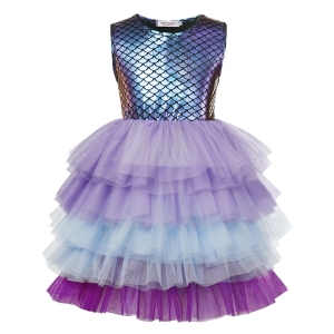 Elegante vestido de sirena de lentejuelas para niñas con fondo blanco