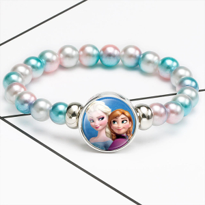 Pulsera de perlas rosas y azules con adorno de las princesas Elsa y Anna