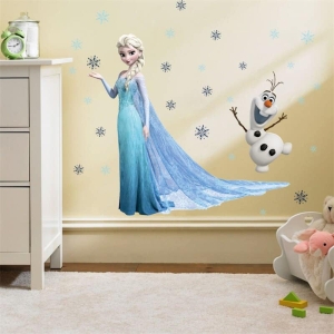 Adhesivo mural Elsa y Olaf para niña en la pared de una casa