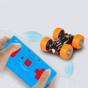 Coche teledirigido de doble cara para niñas. Naranja con mando a distancia azul