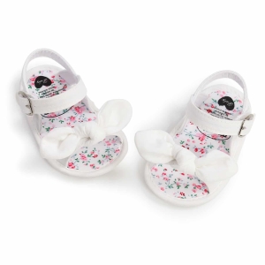 Sandalias blancas abiertas con lazo para bebé niña