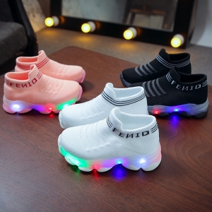 Zapatillas de malla brillante para niñas con fondo marrón