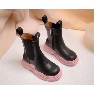 Botas altas con suela gruesa para niñas. Buena calidad y muy cómodas en casa.