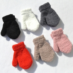 Cálidos guantes de invierno de felpa para niñas en varios colores