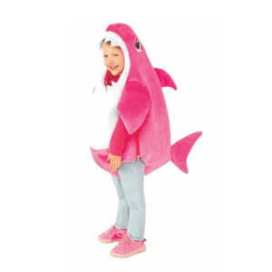 Disfraz de tiburón rosa que lleva una niña con zapatos rosas