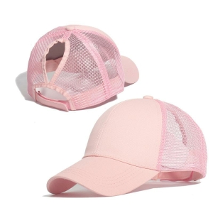 Gorra rosa para niñas mostrada sobre fondo blanco, una vez por delante y otra por detrás