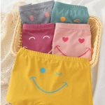 5 calzoncillos de colores en una cesta