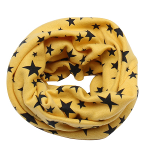 Bufanda para niñas con estampado de estrellas amarillas y fondo blanco