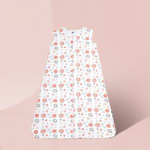 Saco de dormir blanco sin mangas para bebé con estampado rosa