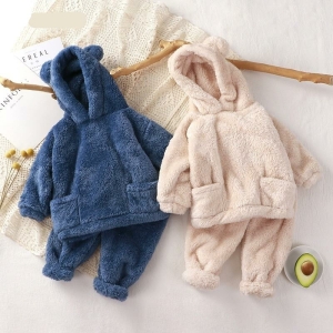 Suave pijama de forro polar con capucha y orejas de oso para niñas en varios colores