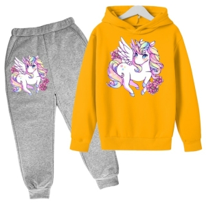 Chándal gris y sudadera unicornio amarilla