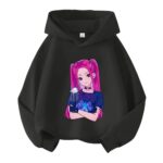 Sudadera niña K-pop Demon Hunters Mira de color negro con una capucha. Sobre fondo blanco.