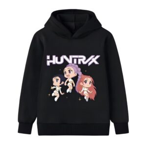 Sudadera niña K-pop Demon Hunters Zoey Mira y Rumi versión cartoon. La sudadera es negra y con capucha. Sobre fondo blanco.